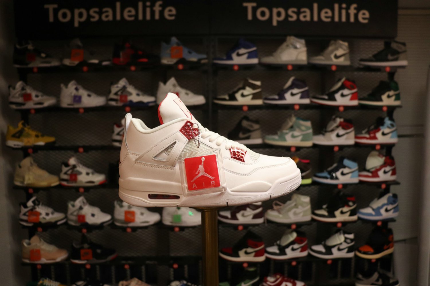 Jordan 4 Retro Metallic Red_3