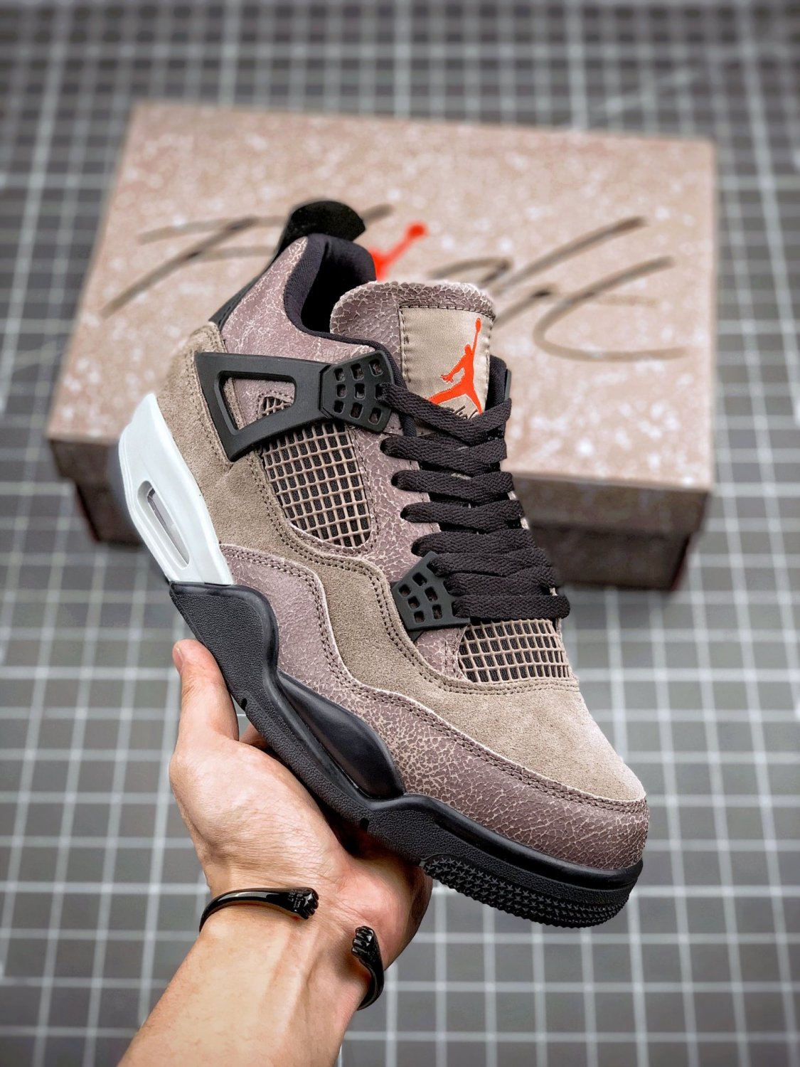 Jordan 4 Retro Taupe Haze_4