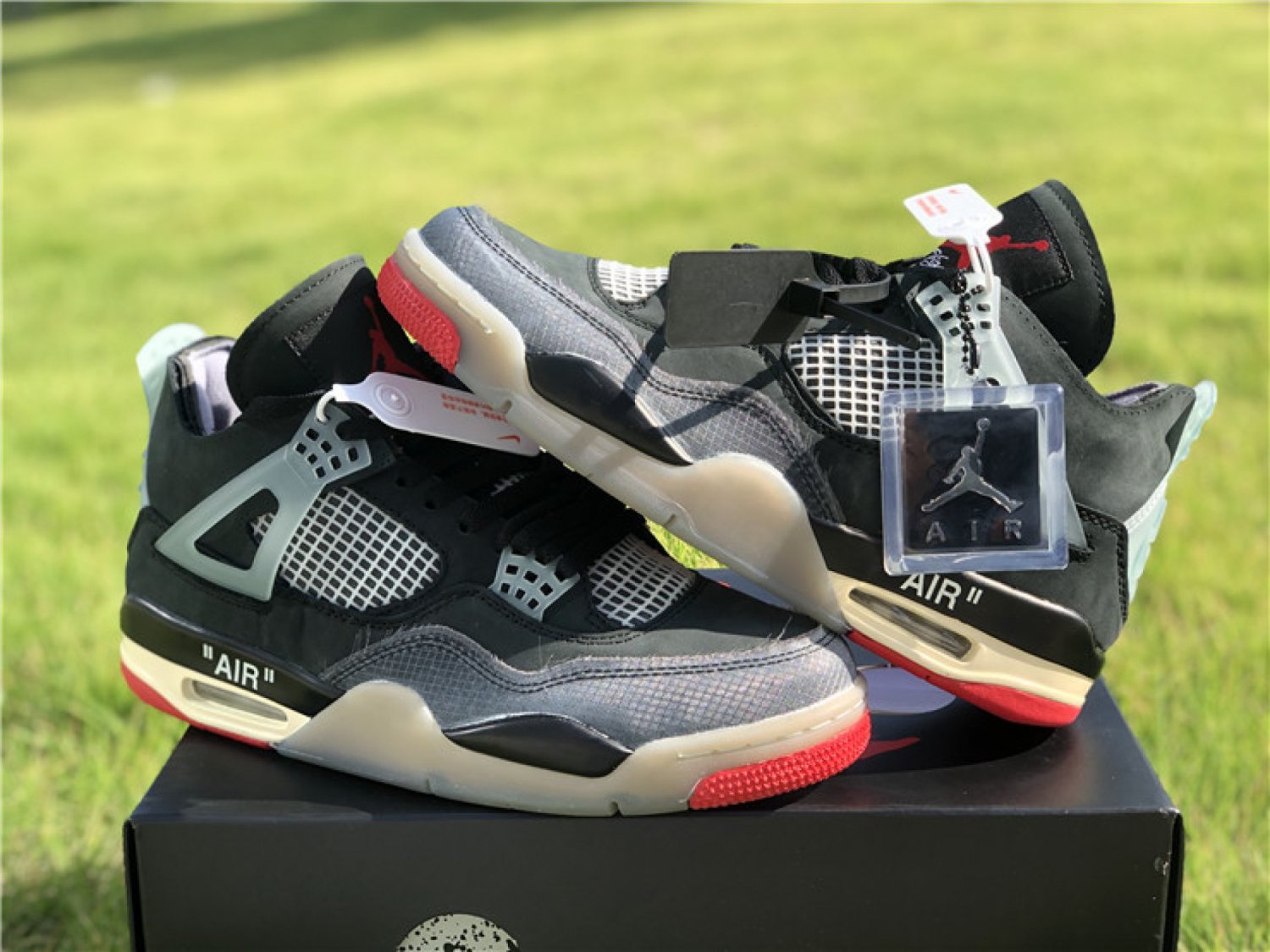 Off White X Air Jordan 4 &acirc;��Bred&acirc;��_1