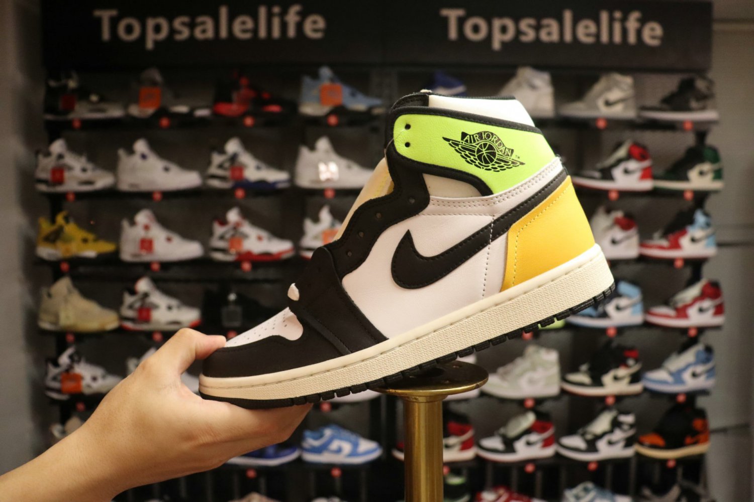 Nike Air Jordan 1 Retro High White Black Volt University Gold