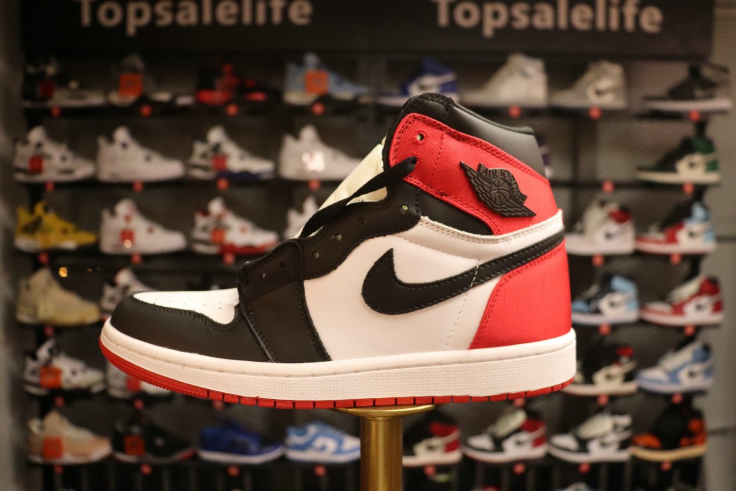 Nike Air Jordan 1 Retro High Satin Black Toe