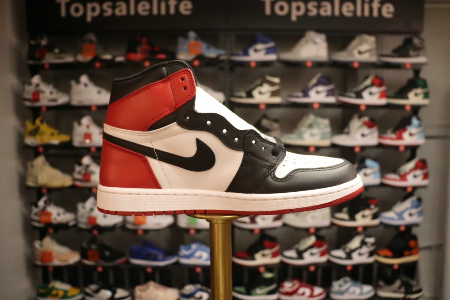 Nike Air Jordan 1 Retro High Satin Black Toe_1
