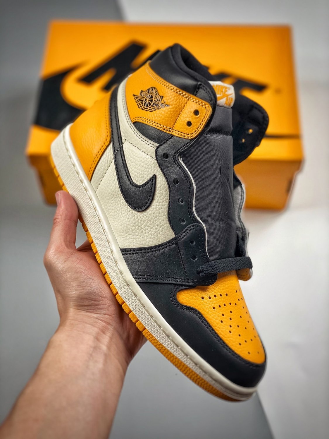 Nike Air Jordan 1 Retro High OG Taxi_1