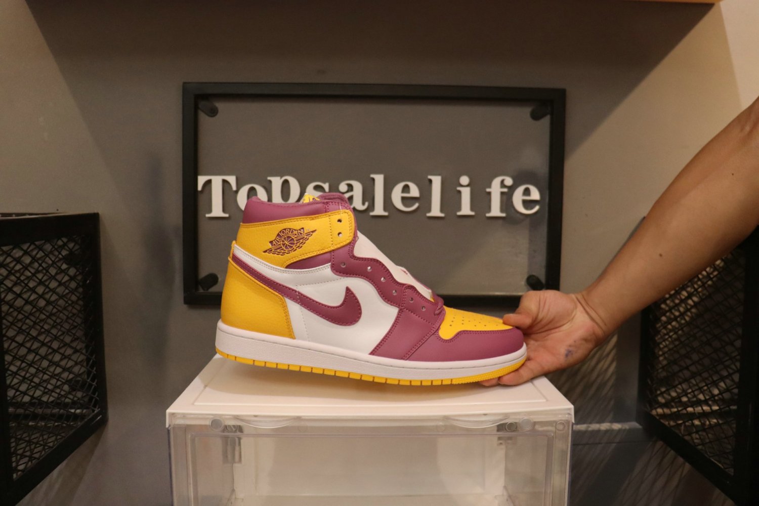 Nike Air Jordan 1 Retro High OG Brotherhood