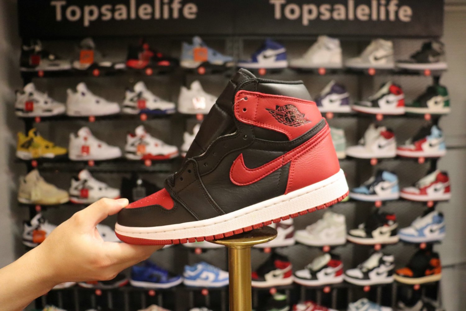 Nike Air Jordan 1 Retro High OG 'Banned' 2016 [also worn by Rihanna]