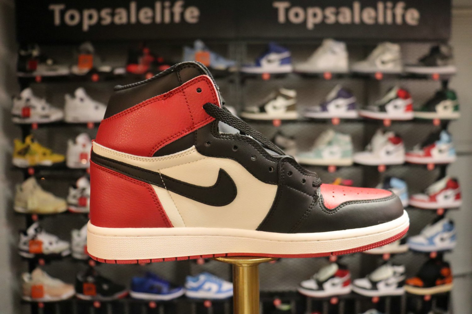 Nike Air Jordan 1 Retro High OG 'Bred Toe'_1