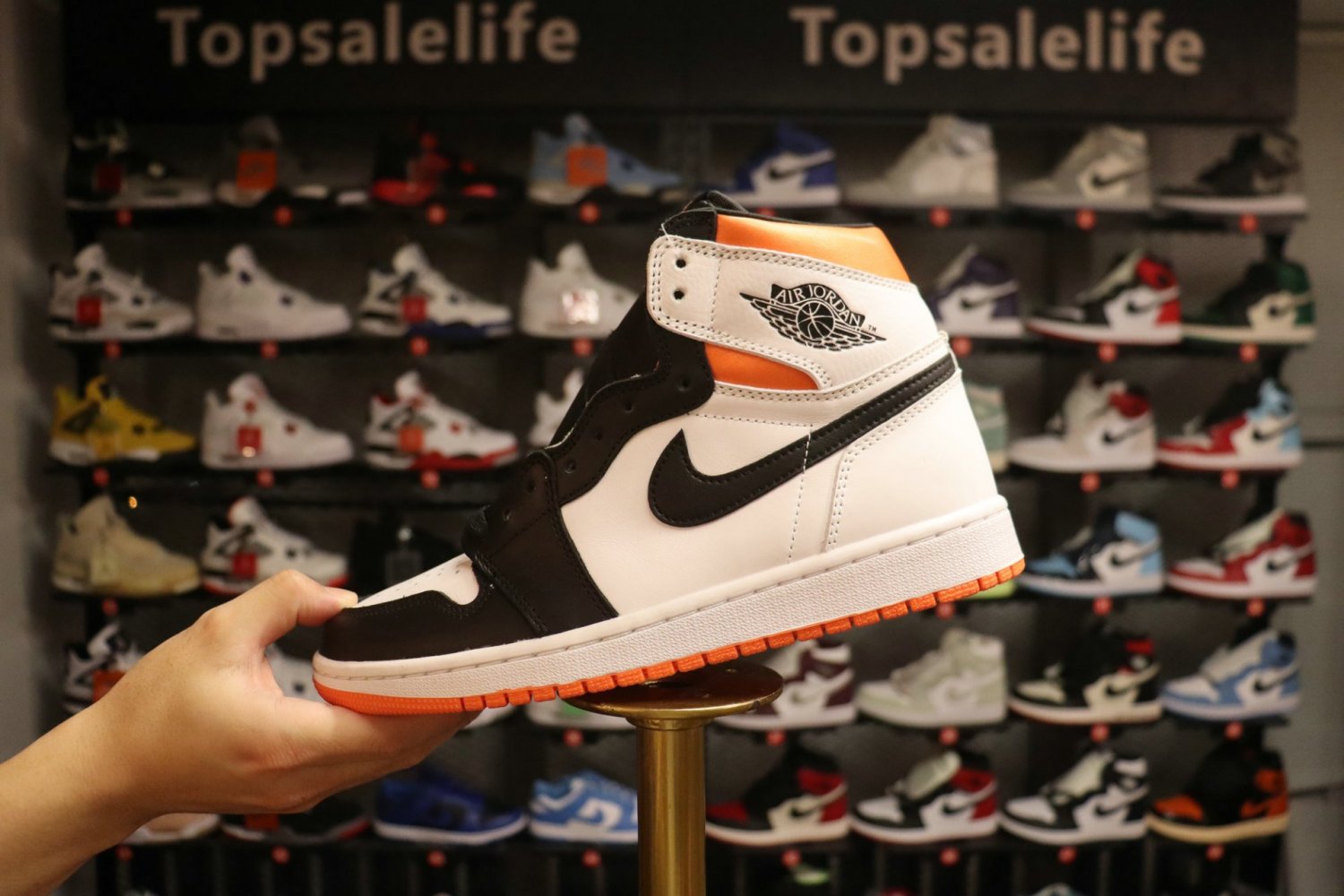 Nike Air Jordan 1 Retro High OG 'Electro Orange'