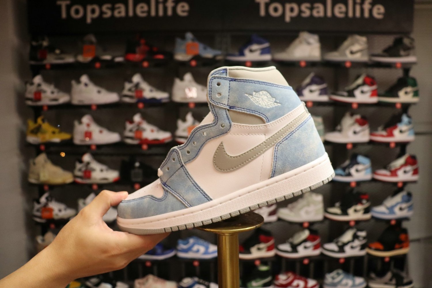 Nike Air Jordan 1 Retro High Hyper Royal Smoke Grey