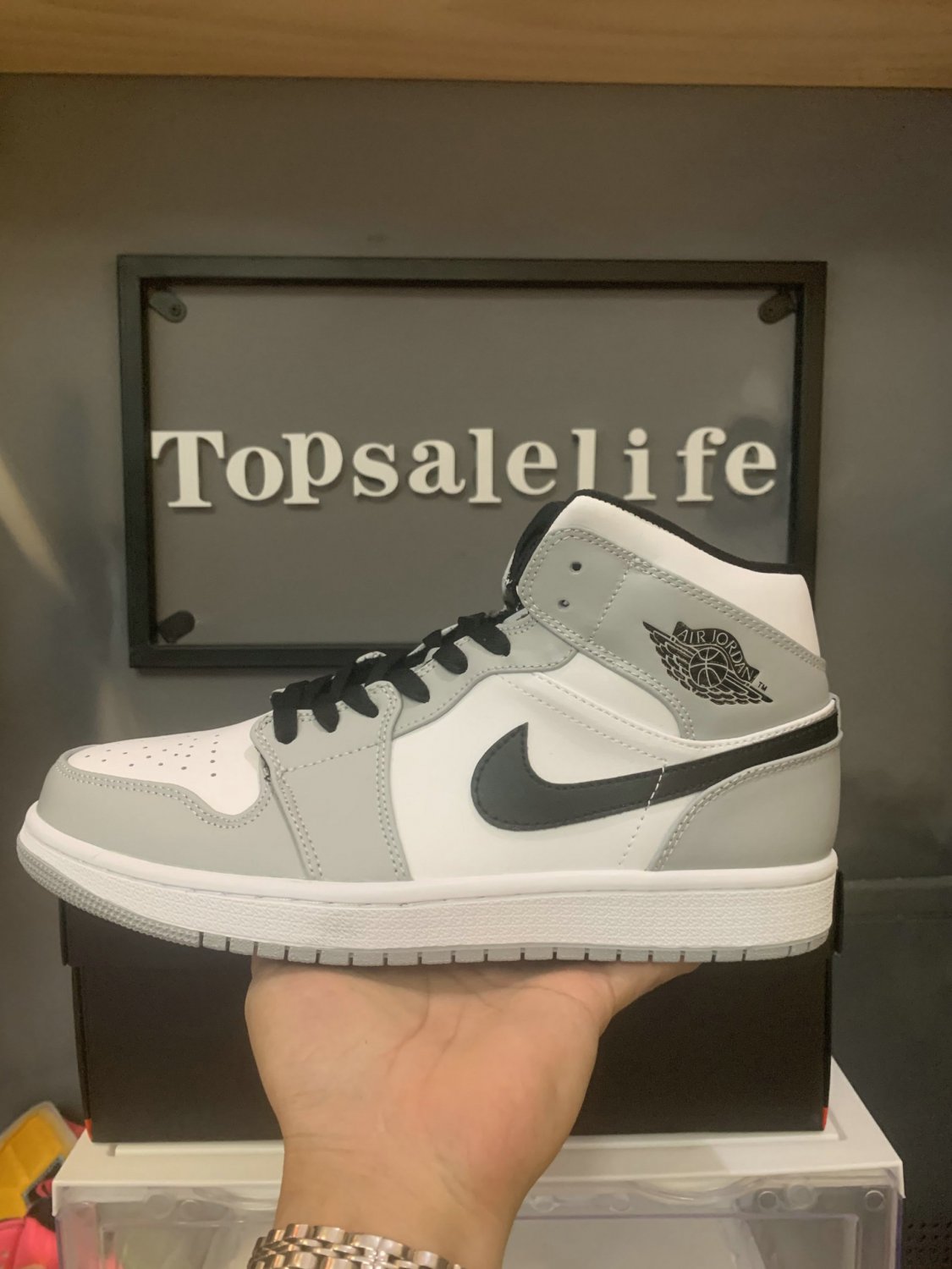 Nike Air Jordan 1 Mid 'Light Smoke Grey'_1