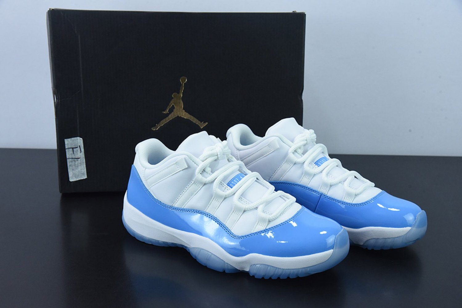 Nike Air Jordan 11 Retro Low University Blue