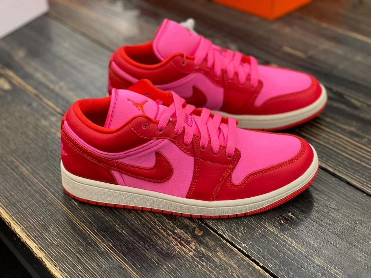 Nike Wmns Air Jordan 1 Low SE Pink