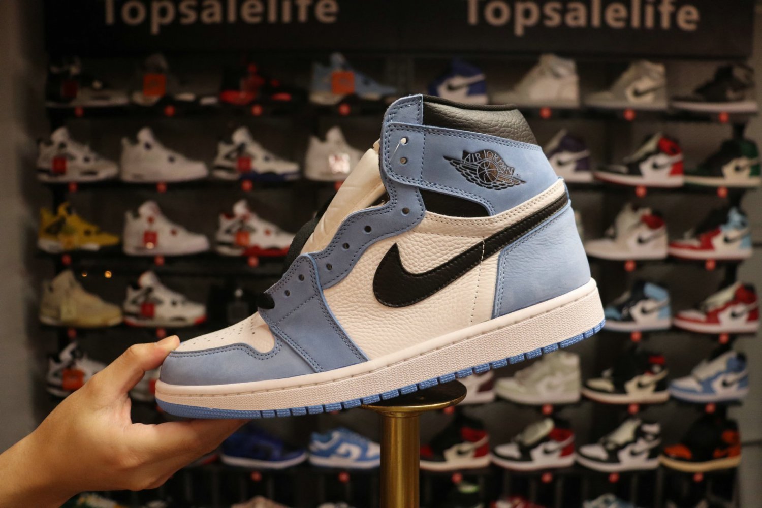 NKE Air Jordan 1 Retro High OG 'University Blue'