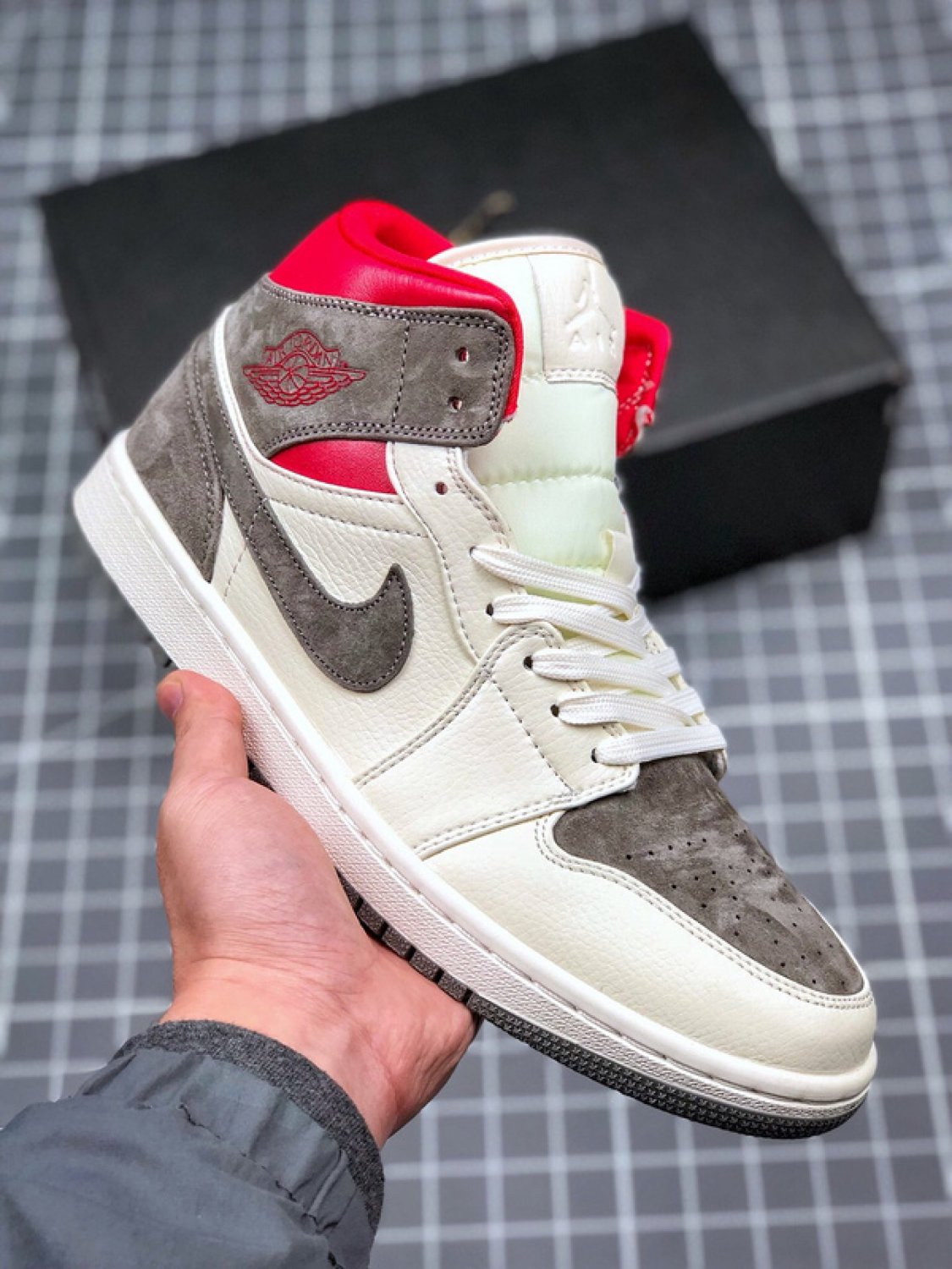 SNEAKERSTUFF X NIKE Air Jordan Mid White Grey