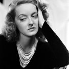 Actress Bette Davis Photo 7
