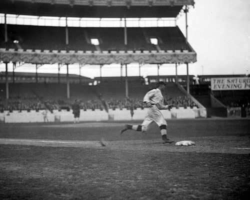 New York Yankees Babe Borton Running Bases 1913 Photo