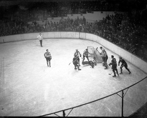 Boston Bruins Tiny Thompson Stops Shot 1938 Photo