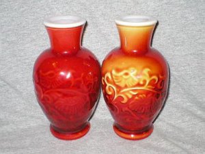 Avon 1981 Spring Bouquet Red Gold Oriental Flower Vases