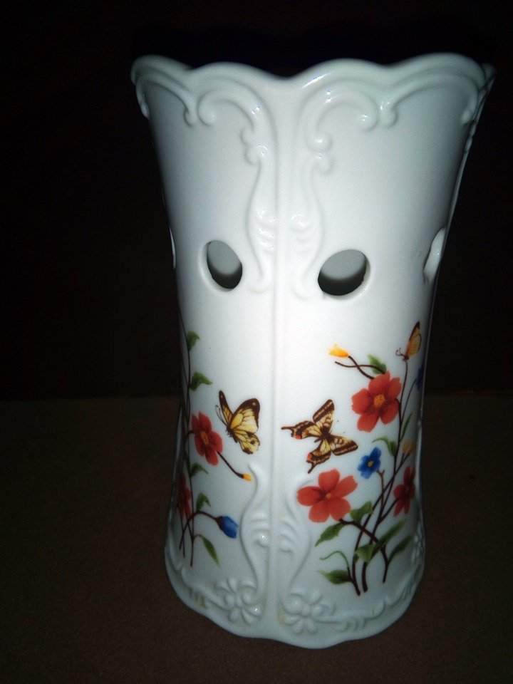 Yankee Candle with Florals Porcelain Oil Burner/Wax Warmer 131