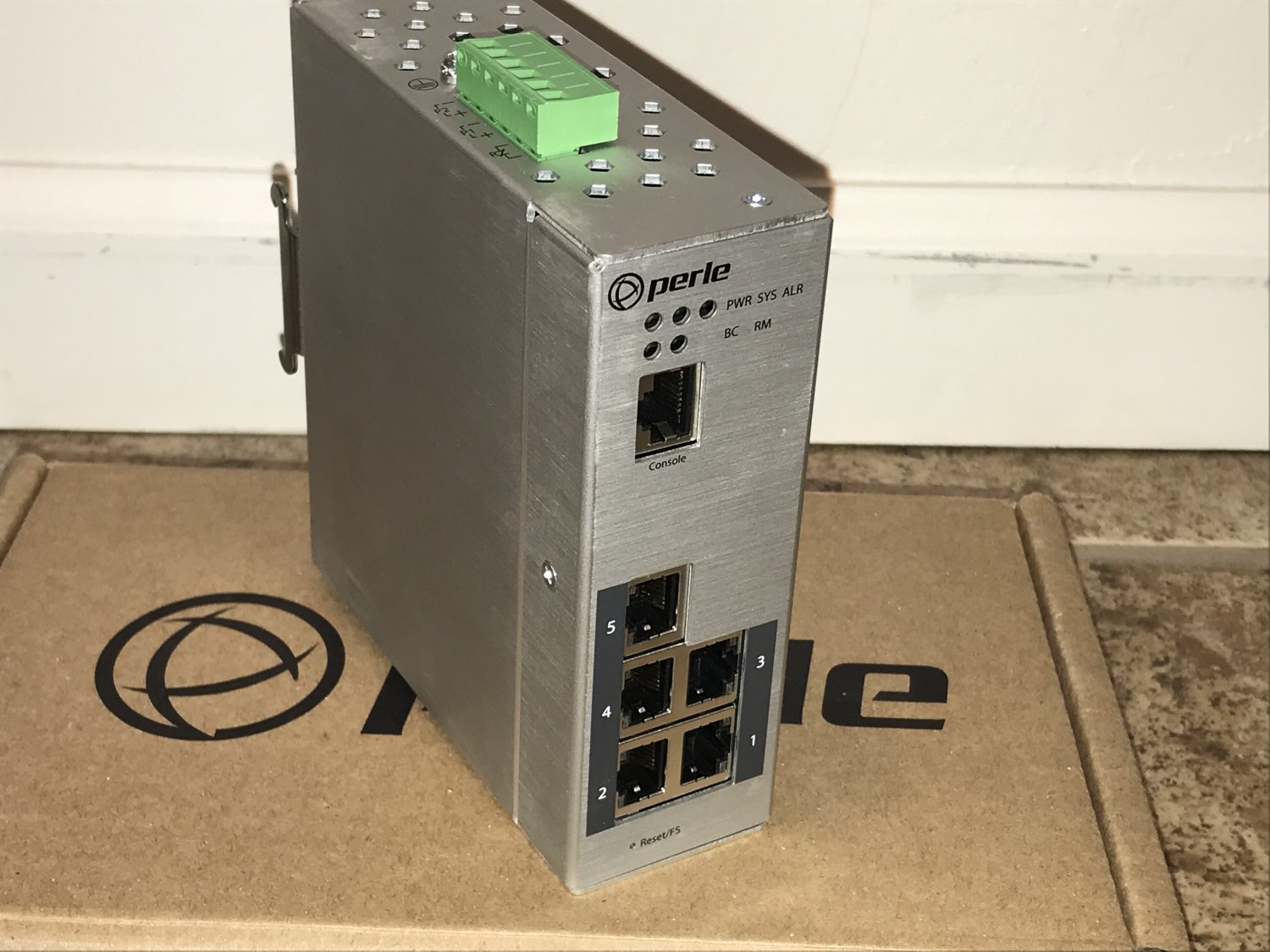 Perle IDS205 Managed Industrial Switch 5 port Compact DIN