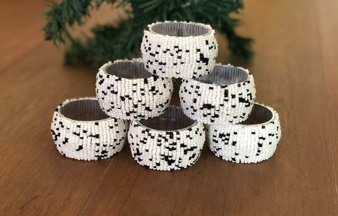 White Black Beaded Napkin Rings, Set of 6/8/10/12, Beaded Napkin Rings, Housewarming Gift Set.