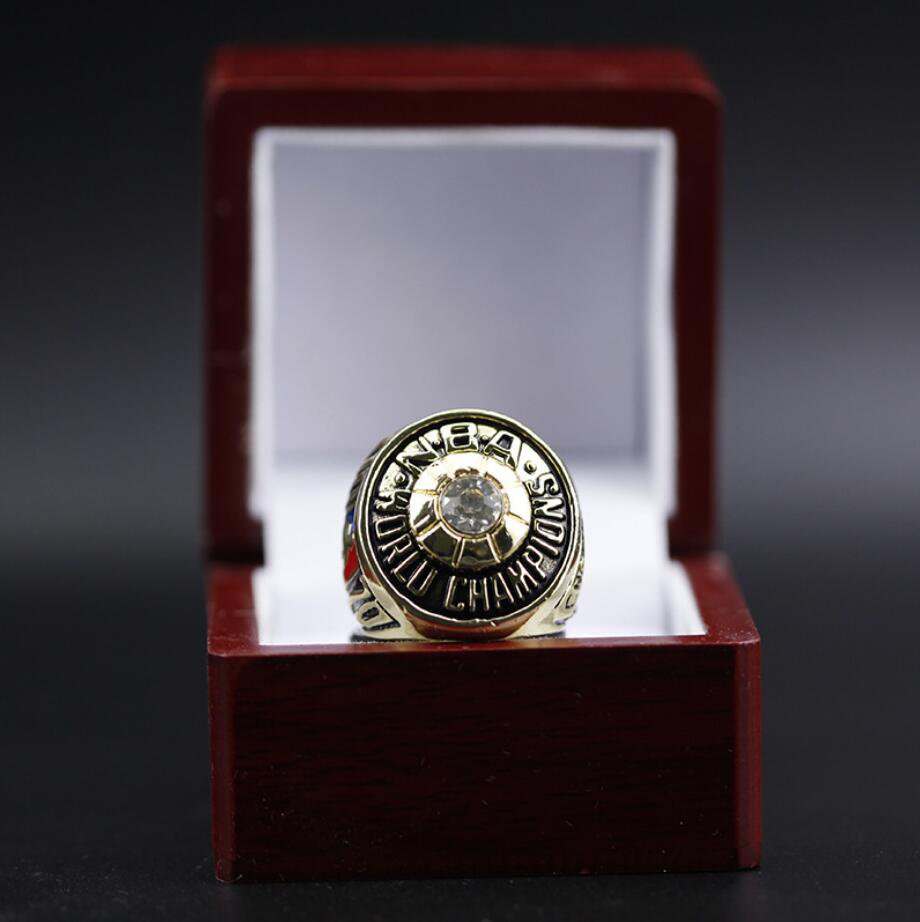 Size 11 New York Knicks 1970 Basketball Championship ring With Wooden ...