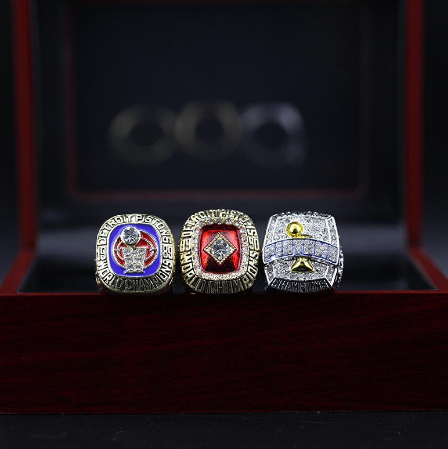 A Set Detroit Pistons 1989 1990 2004 Basketball Championship rings With Wooden Display Box