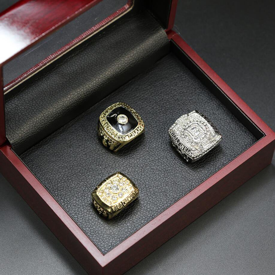 A Set Boston Bruins 1970 1972 2011 Stanley Cup Championship rings With Wooden Display Box