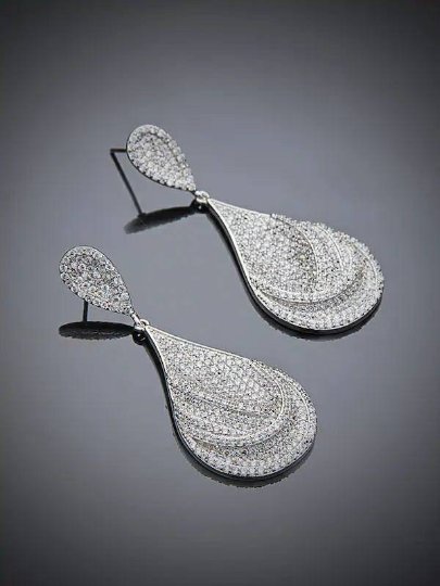 Shaze Silver Toned Teardrop Shaped Drop Earrings (Onesize)Material-Brass
