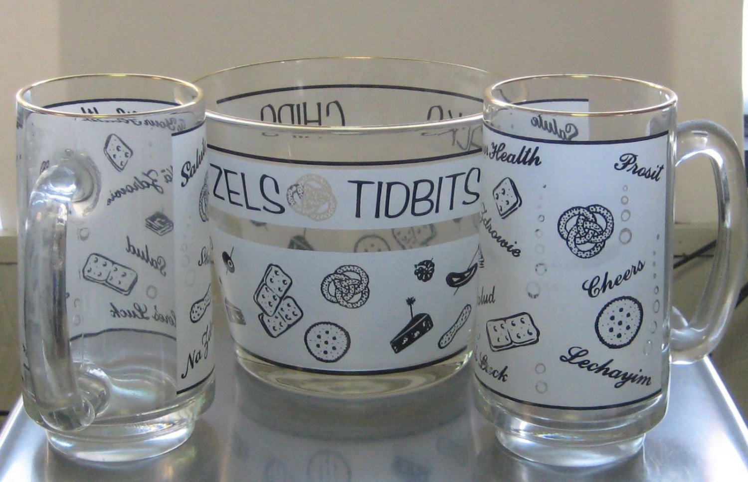 Starlyte Glass Snack Bowl with Mugs! Snacks, Tidbits, Pretzels, Chips!