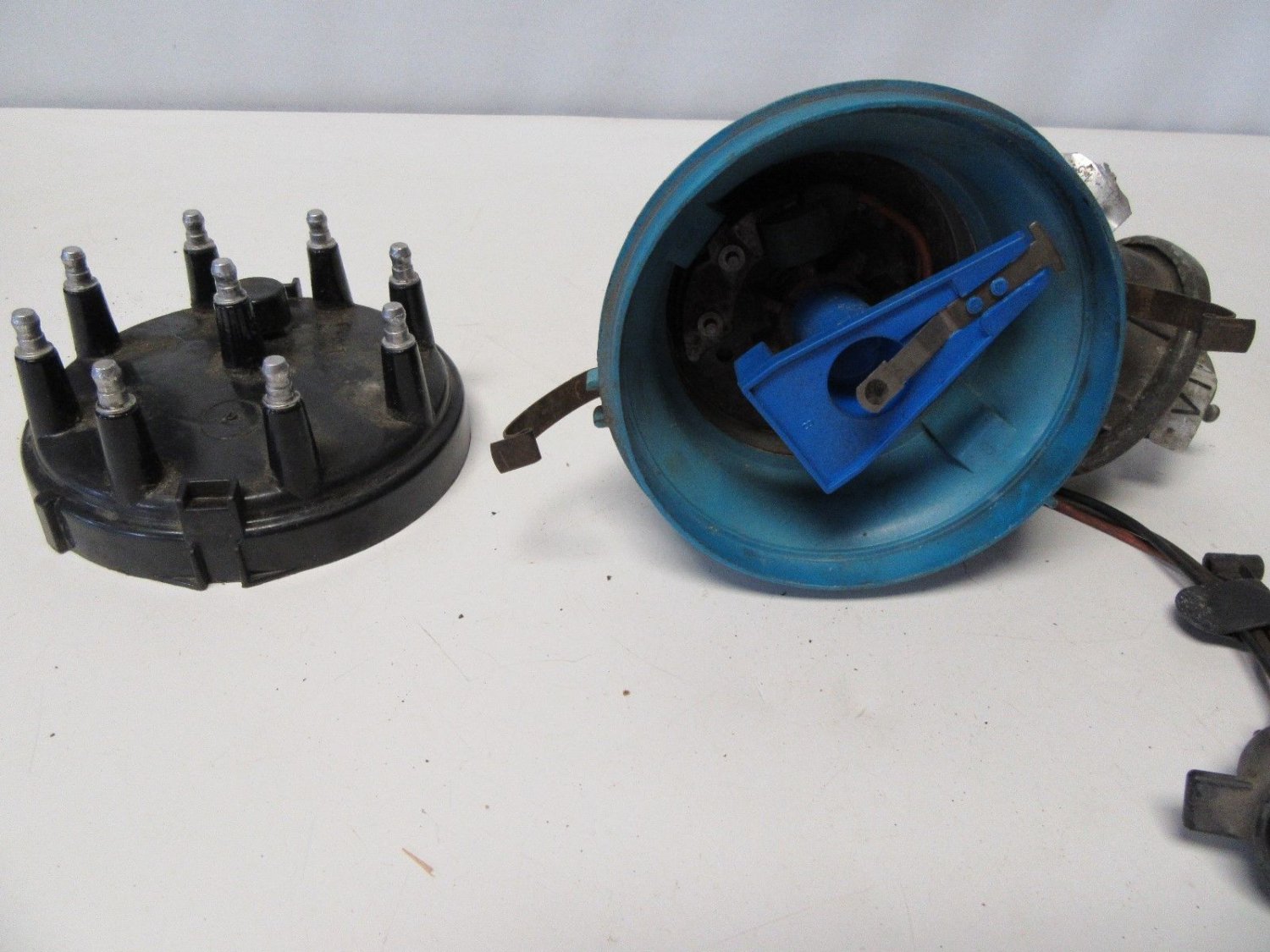 351 Ford Windsor Distributor assembly, OEM Vintage 1979