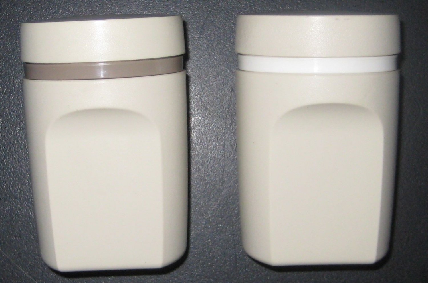 Tupperware Twist Top Salt & Pepper Shakers Set Almond 1471