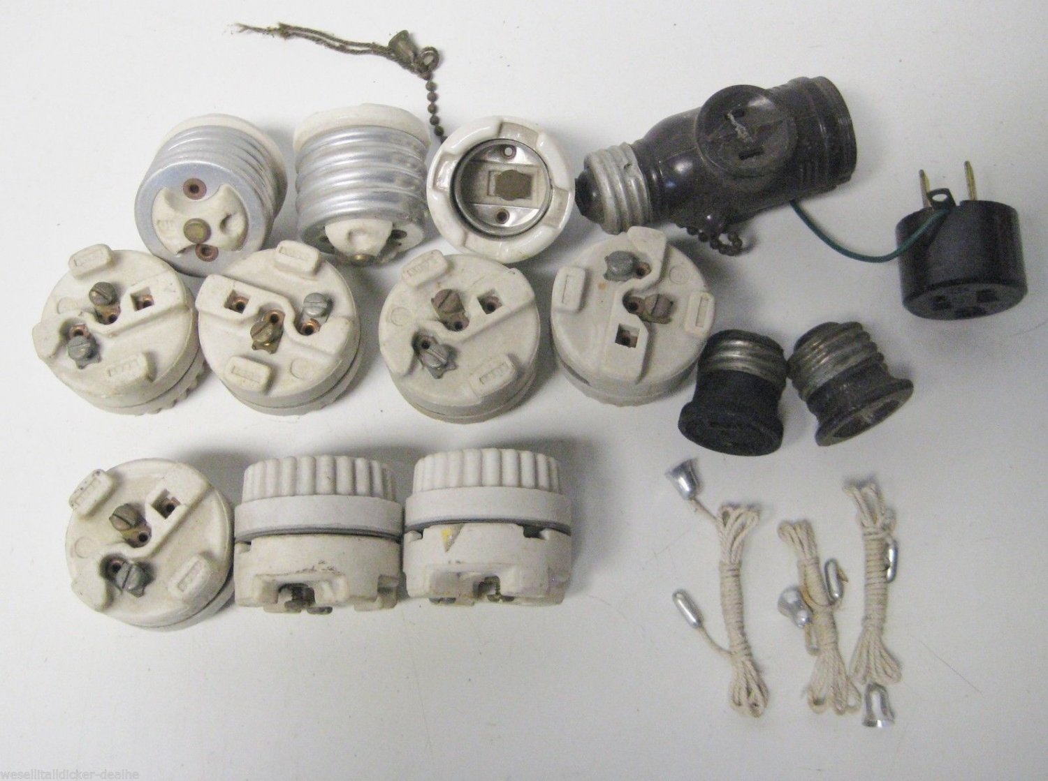 Ceramic And Bakelite Lamp Light Sockets Plugs Outlets Pull Cords