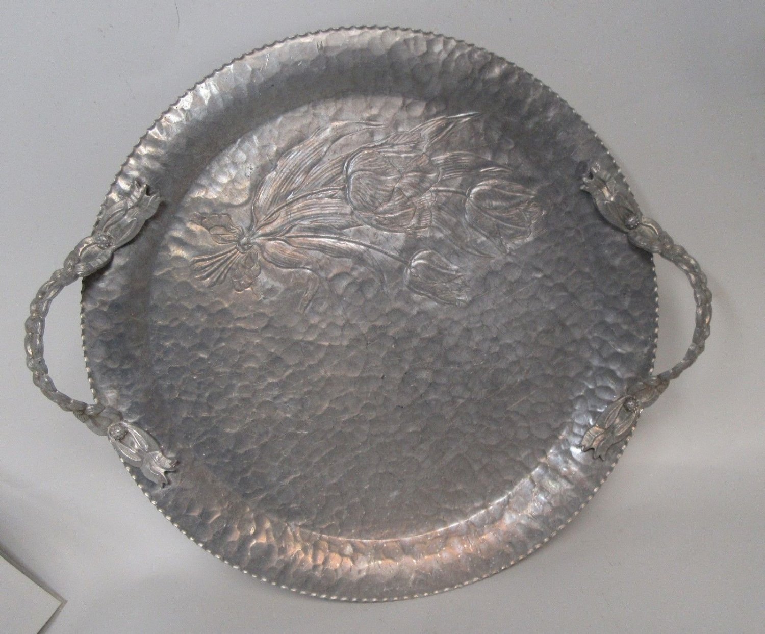 Vtg Aluminum Rodney Kent Round Tulip Tray 409