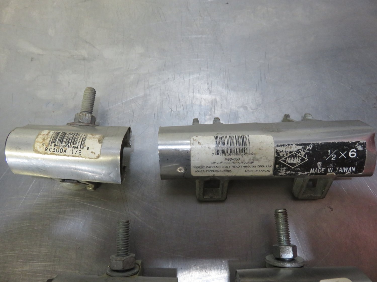 1/2 " and 3/4 " Stainless Steel Water Pipe Repair Clamps, Single