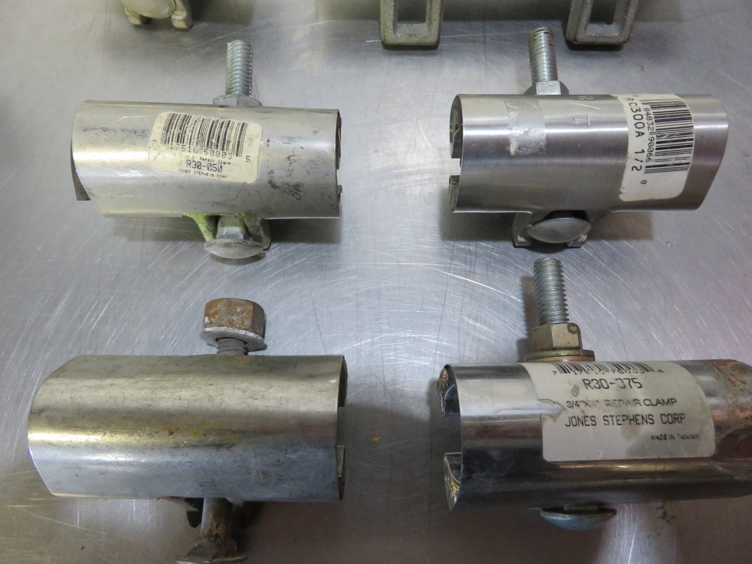 1/2 " and 3/4 " Stainless Steel Water Pipe Repair Clamps, Single