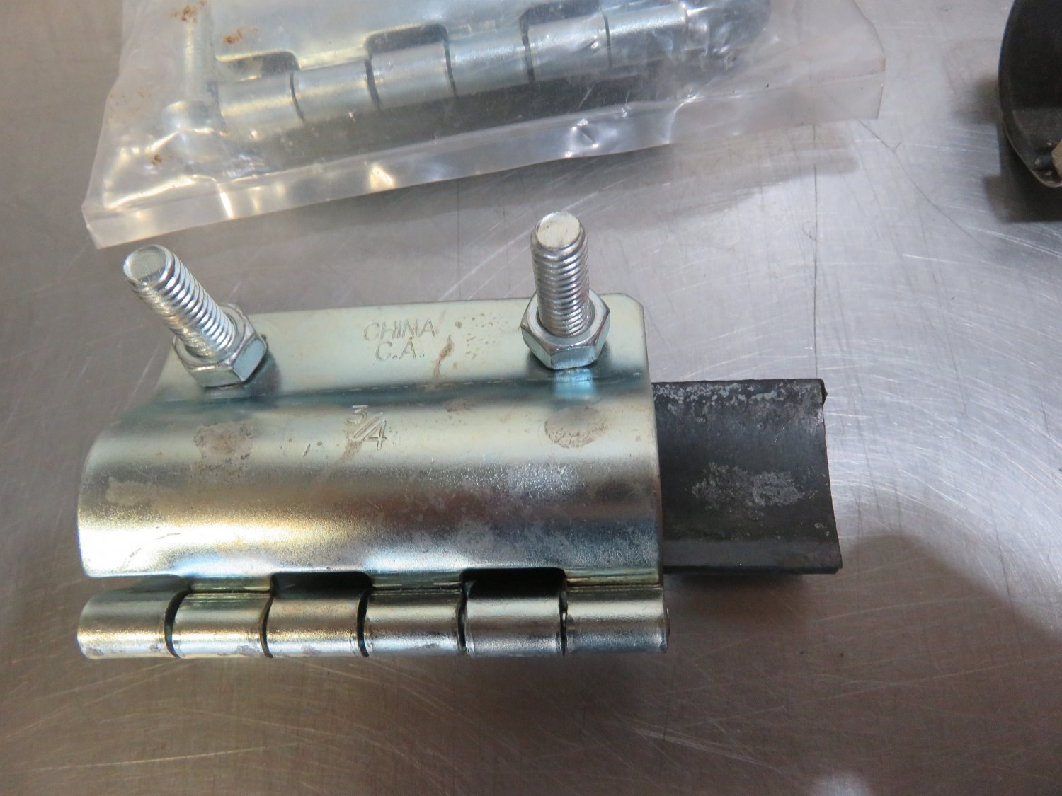 1/2 " and 3/4 " Stainless Steel Water Pipe Repair Clamps, Single