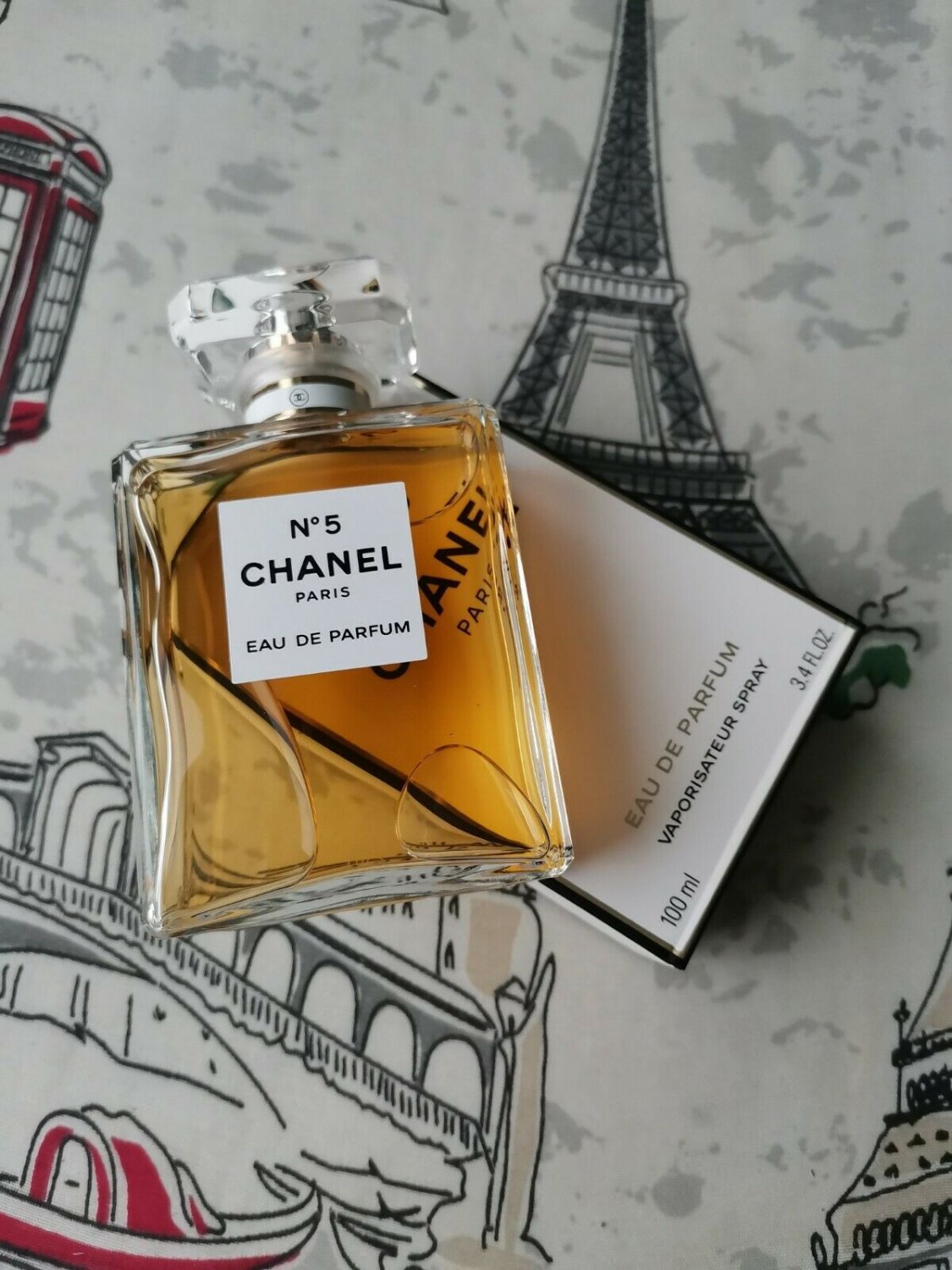 Chanel No 5 Paris Eau De Parfum Spray 100 ml / 3.4 fl.oz. New sealed in a box !
