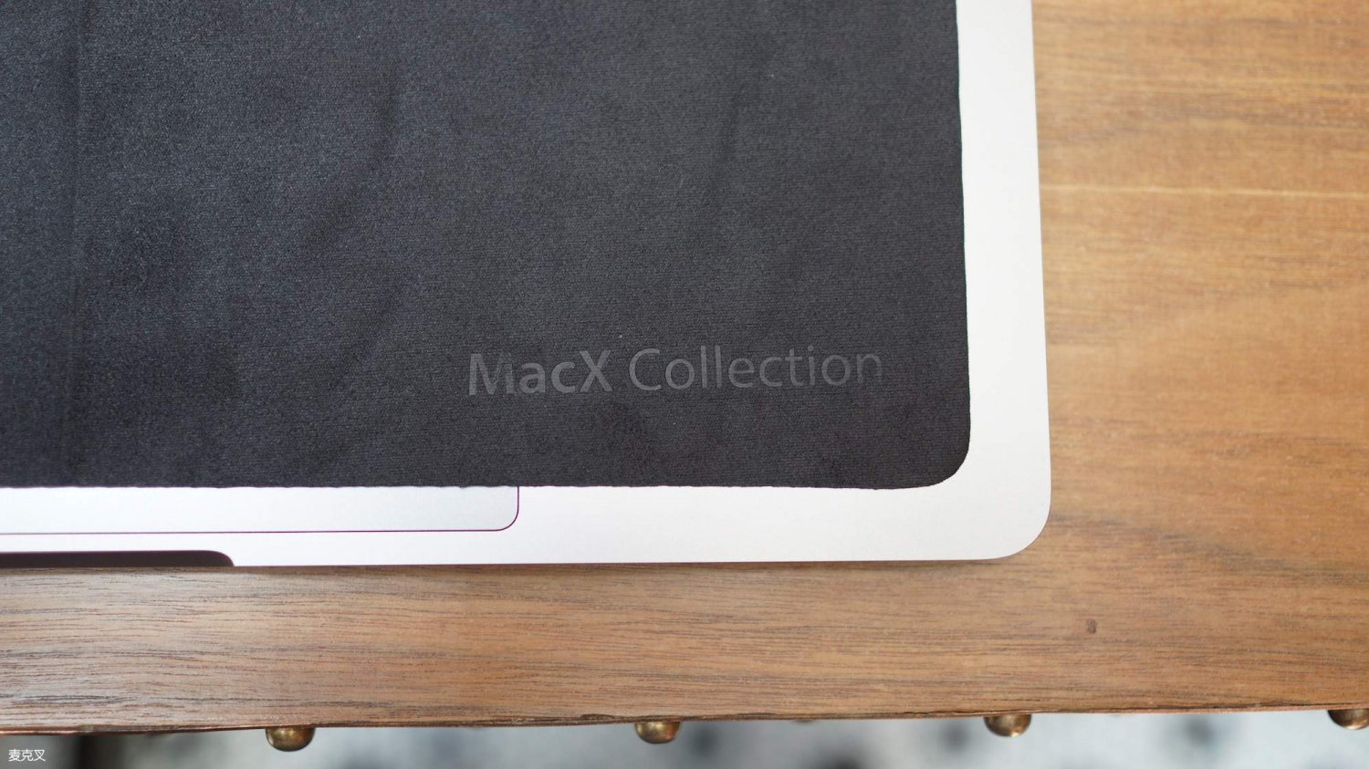 macbook air wipe clean