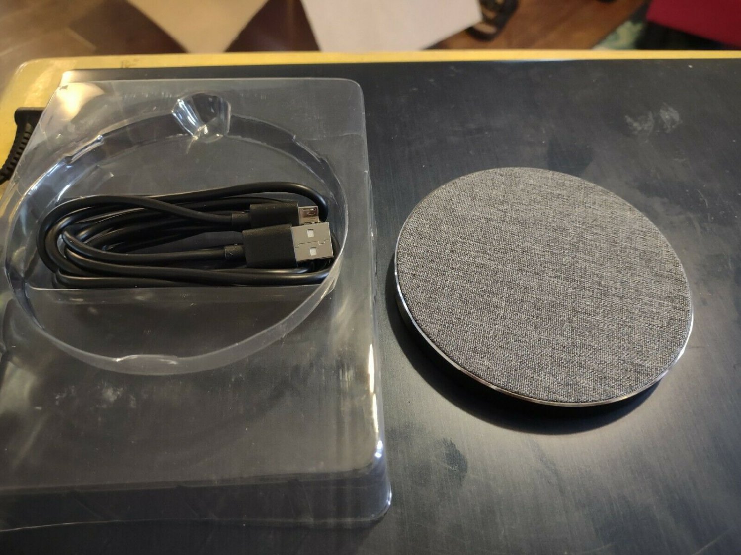 Philips Fabric Decor Surface Qi Fast Wireless Charger Charging Pad New