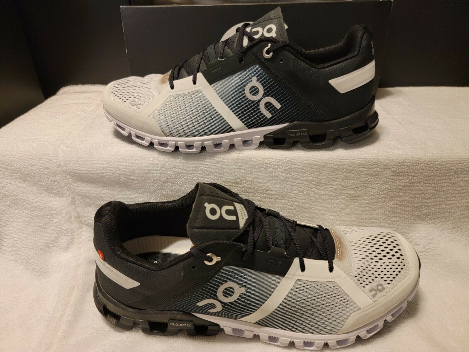 On Cloudflow Black White Running Shoes Men's 9.5