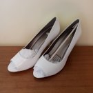 Easy Spirit Keimi Peep Toe Pumps White 9.5M - NEW in box