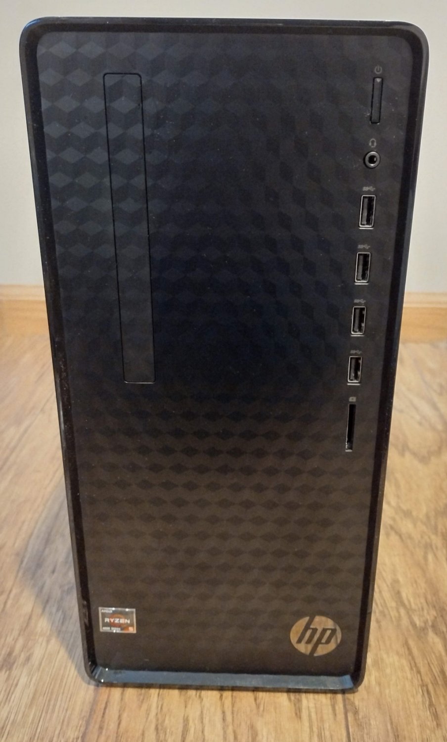 HP M01-F1124 PC: AMD Ryzen 5 4600G, 16GB DDR4, 256GB SSD + 2TB HDD, WiFi, Bluetooth, Win11