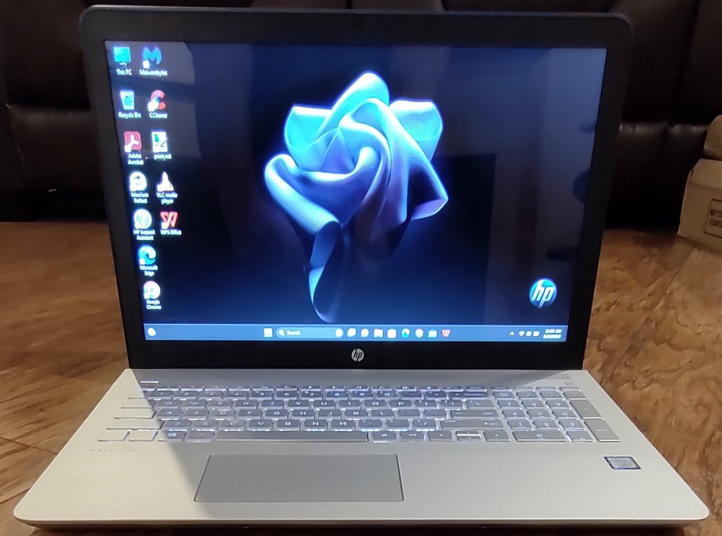 HP 15-cc123cl 15.6" Touchscreen Laptop: Core i5-8250U, 16GB DDR4, 512GB SSD, DVD±RW, Wifi, BT,Win11