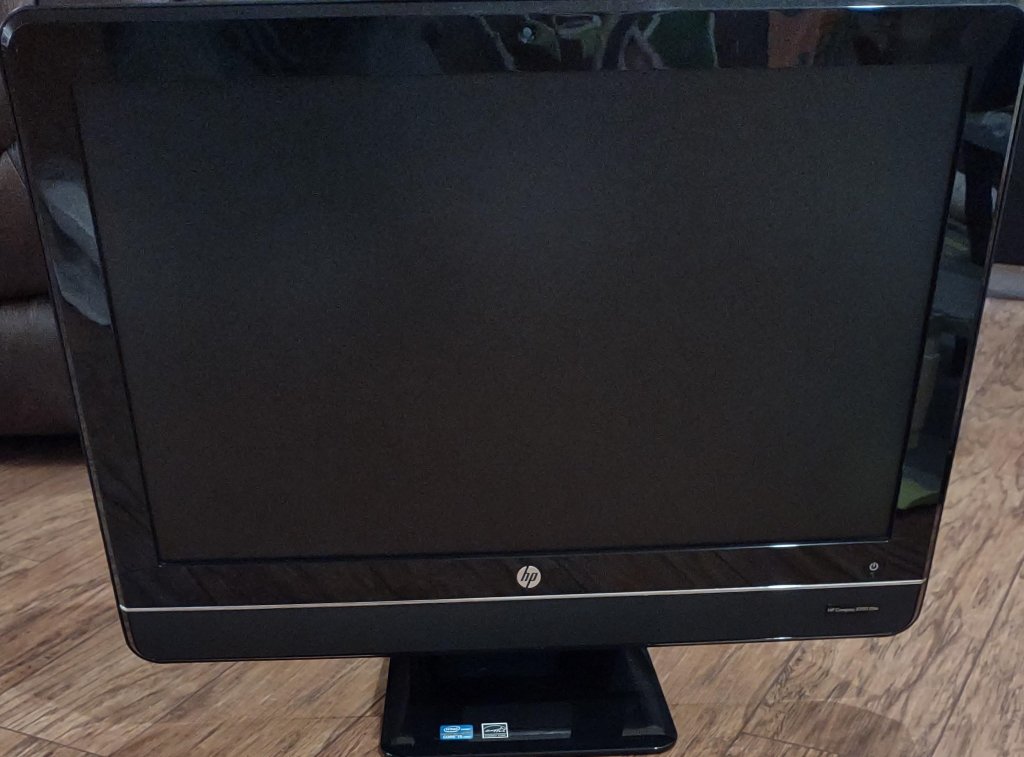 HP 8200 Elite AiO PC: Intel Core i5 Quad Core, 8GB, 256GB SSD, DVD&Acirc;&plusmn;RW, GbE LAN, Linux OS