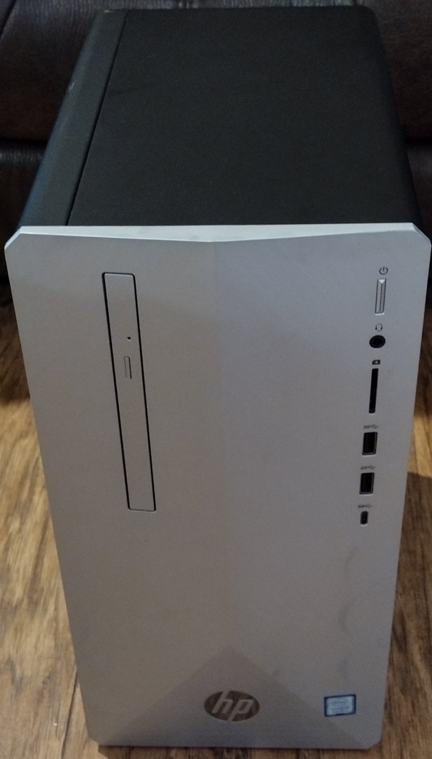HP Pavilion 595-p0074 PC: Intel Core i5-8400, 8GB DDR4, 256GB NVMe SSD, GbE LAN, WiFi, BT, Win11