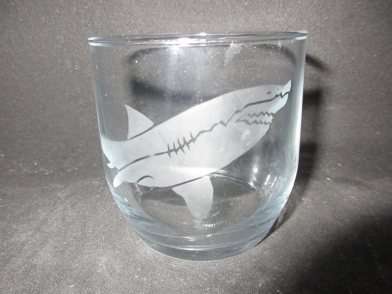 NEW ETCHED GREAT WHITE SHARK DRINKING GLASS TUMBLER