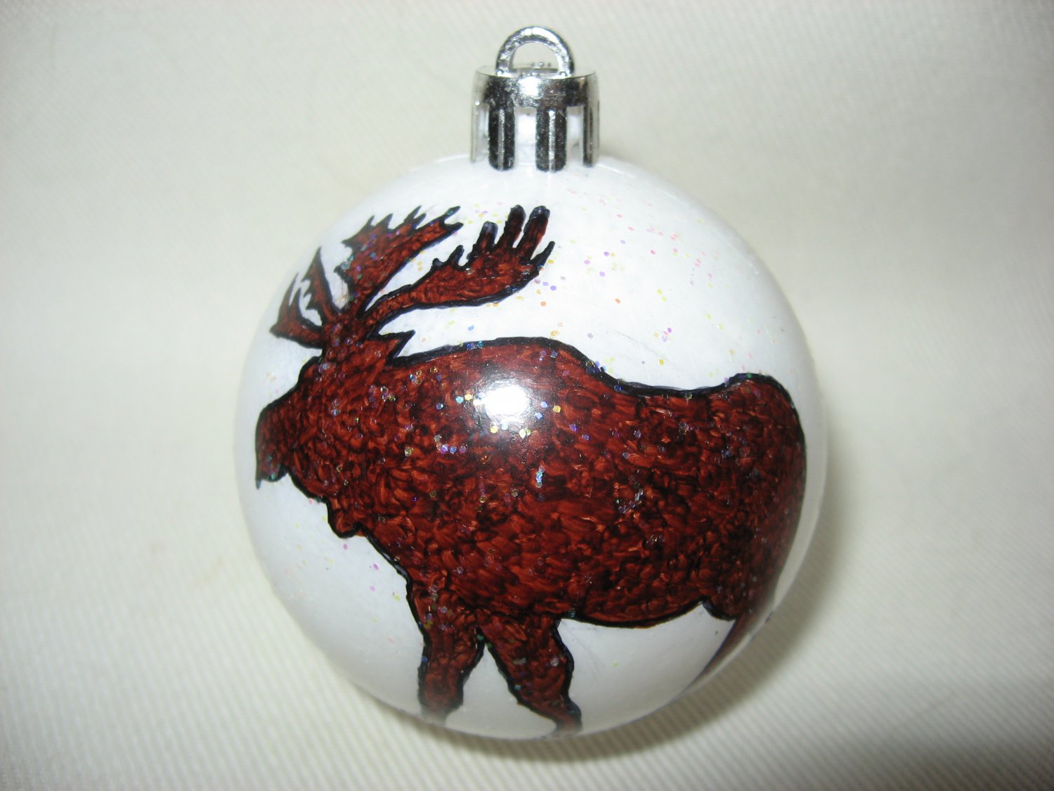 NEW HANDPAINTED MOOSE UNBREAKABLE CHRISTMAS BALL ORNAMENT