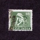 India Postage Stamp 1965 Scott# IN 412 Used 0.15 ₹ Plucking Tea C