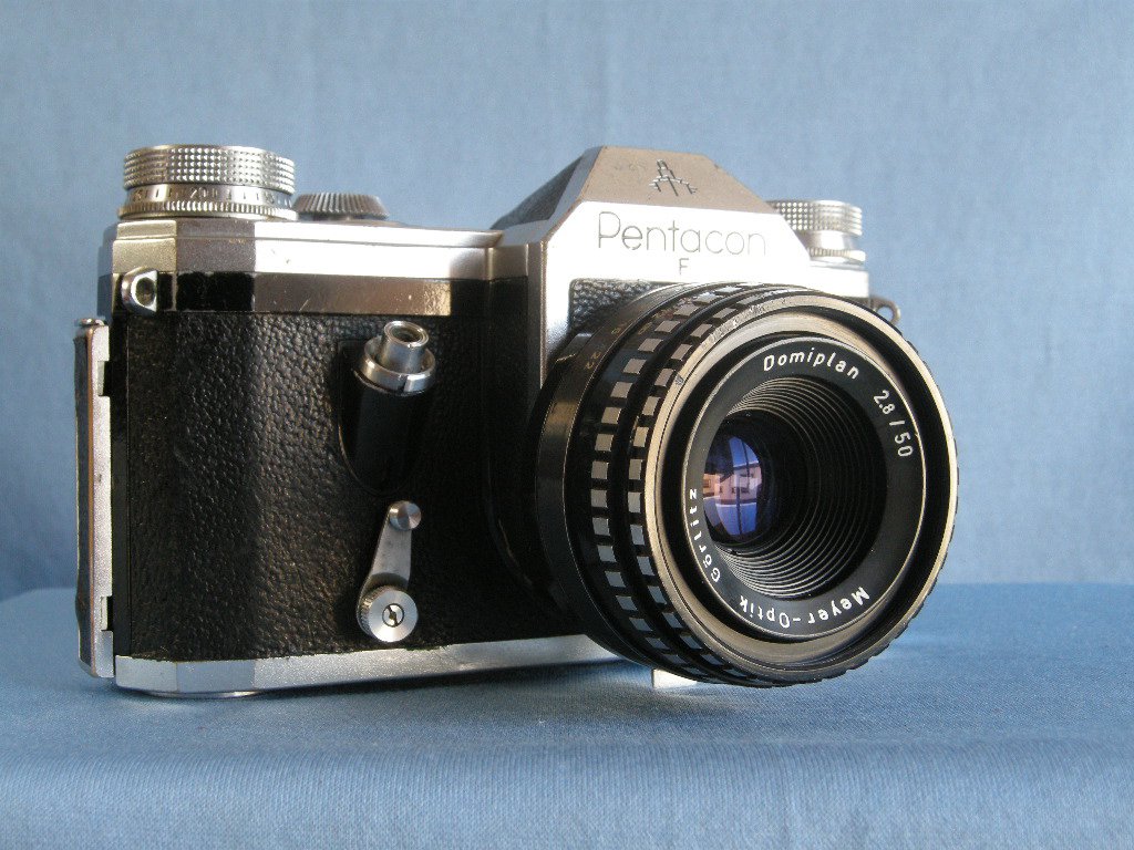 Pentacon / Contax F with Meyer - Optik Gorlitz Domiplan 2.8/50 . Made in Germany ( DDR )