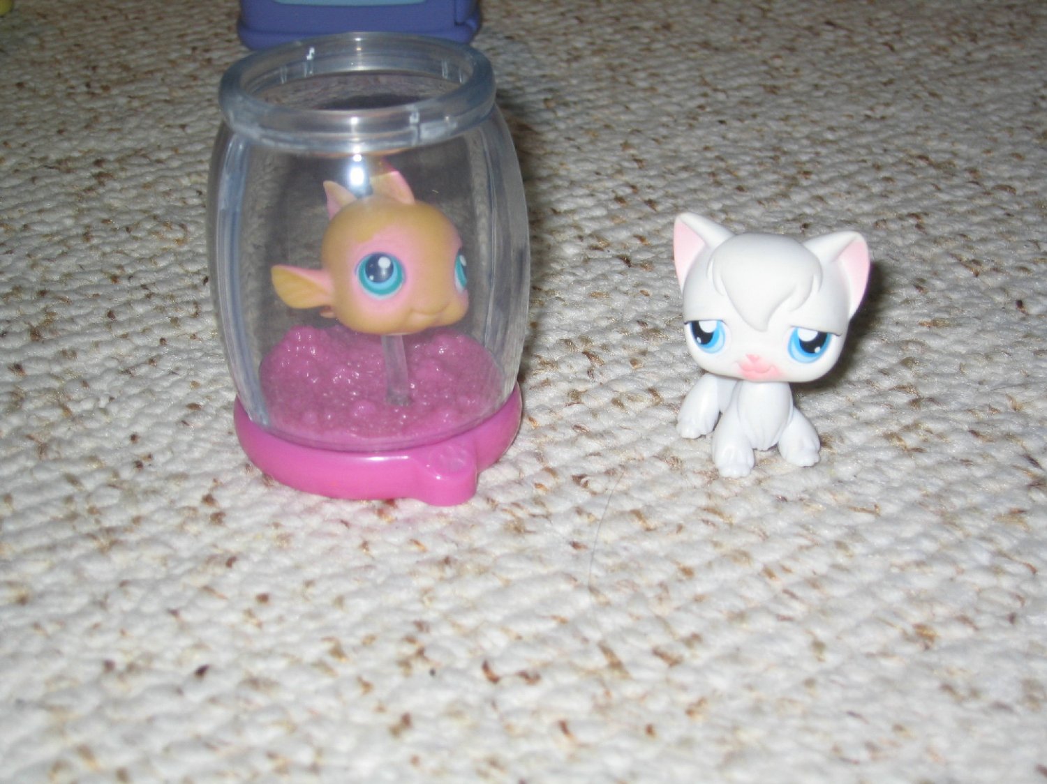 Littlest Pet Shop white cat and goldfish in bowl 9 10